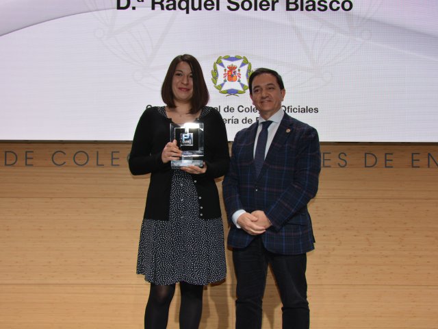 Raquel Soler, Raquel Soler, ganadora de la categoría otros ámbitos junto a Diego Ayuso, secretario general del CGE.